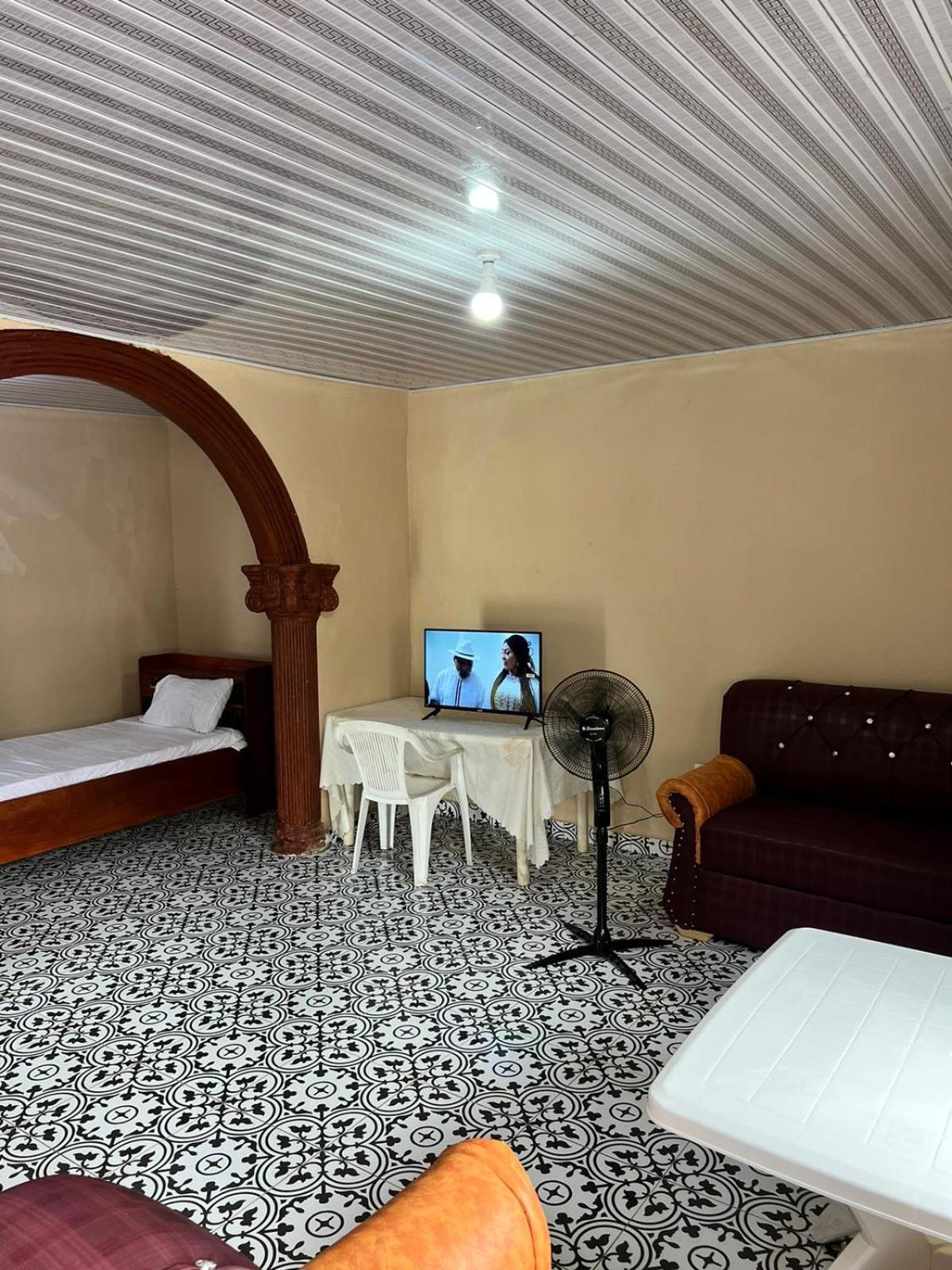 Yogi Home Stay Near Freetown Airport Extérieur photo