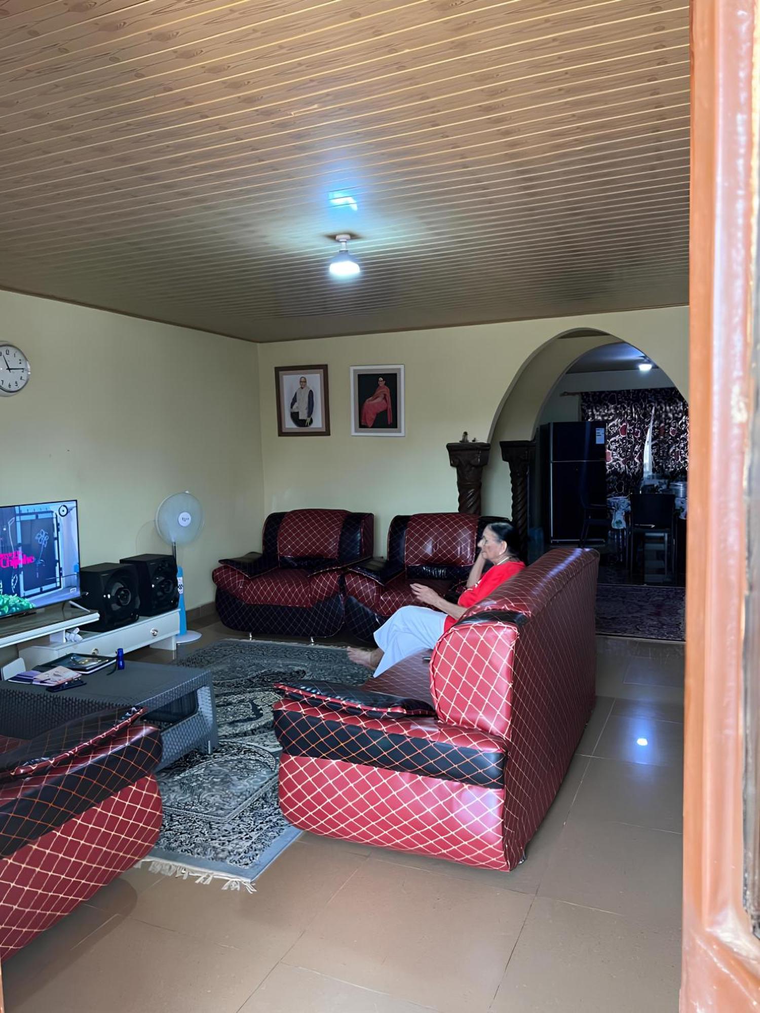 Yogi Home Stay Near Freetown Airport Extérieur photo